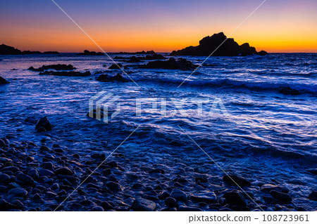 [新潟縣/佐渡/相川] 七浦海岸，夕陽美景 108723961