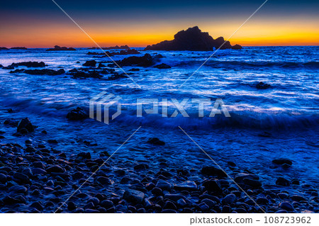 [新潟縣/佐渡/相川] 七浦海岸，夕陽美景 108723962