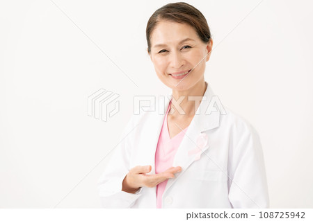 Medical female doctor 1 person 108725942