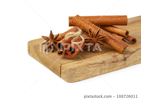 Cinnamon sticks isolated on white background close up 108726011