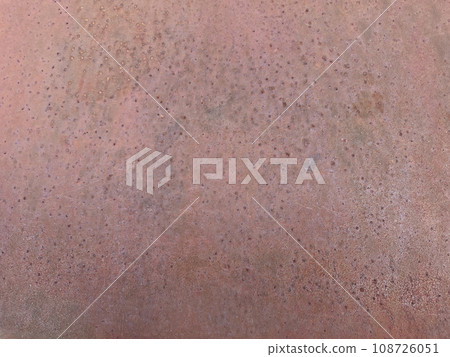 Horizontal background image 3 of the surface of an iron plate with red rust all over it 108726051