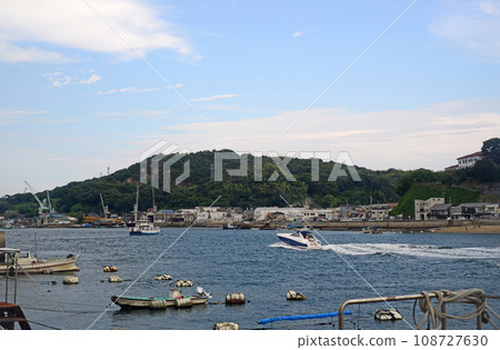 尾道海峽上行駛的遊船 尾道海峽上行駛的遊船 108727630