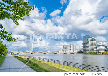 信濃川 安木岸綠地 萬代橋 與週邊文化設施融為一體的景觀 信濃川 安木岸綠地 萬代橋 與週邊文化設施融為一體的景觀 108728539