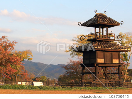 A restored pavilion in the Karako Kagi Ruins, a moated settlement site from the Yayoi period 108730445