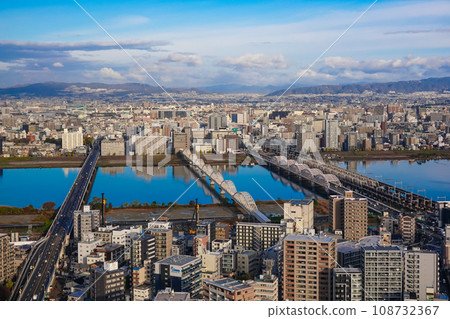 Bridge and iron bridge spanning the Yodo River from Umeda Sky Building (Umeda, Osaka City) Bridge and iron bridge spanning the Yodo River from Umeda Sky Building (Umeda, Osaka City) 108732367