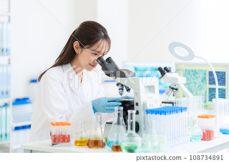 Young female researcher doing experiments in the laboratory 108734891