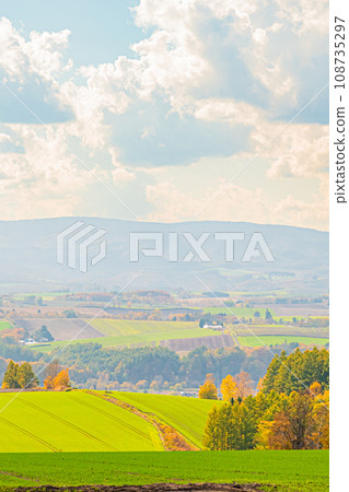 Biei風景在秋天 108735297