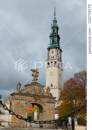 19 10 2022 view of a famous Catholic Jasna Gora monastery in Czestochowa, Poland 19 10 2022 view of a famous Catholic Jasna Gora monastery in Czestochowa, Poland 108739570