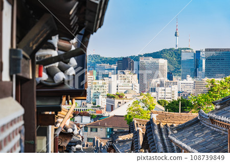 Seoul Bukchon Hanok Village and N Seoul Tower evening view Seoul Bukchon Hanok Village and N Seoul Tower evening view 108739849