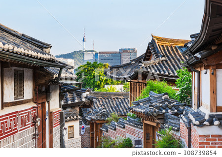 Seoul Bukchon Hanok Village and N Seoul Tower evening view Seoul Bukchon Hanok Village and N Seoul Tower evening view 108739854
