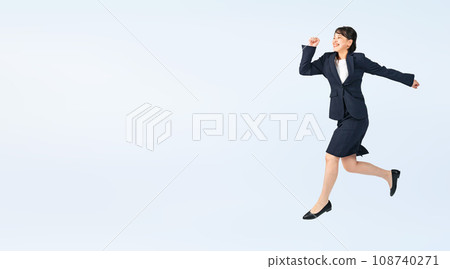 穿著跳衣的女人全身照 108740271