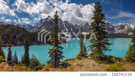 Moraine Lake - Banff National Park - Canada 108741559