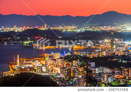 山口縣下關市海峽夢塔的夜景 108741568