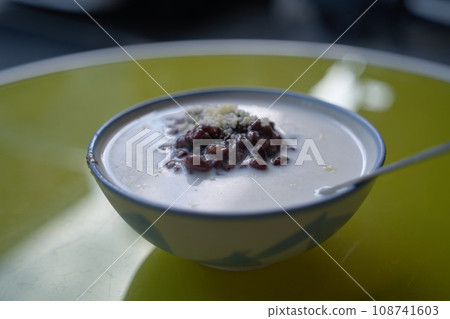 Taiwanese food 108741603