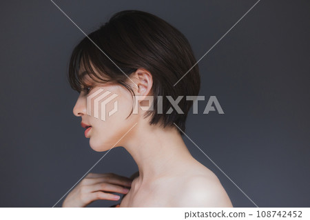 Portrait of a cool woman 108742452