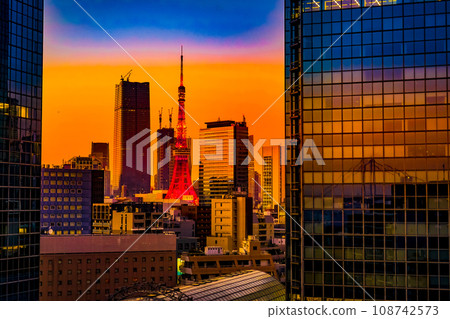 港區和東京鐵塔的建築物 港區和東京鐵塔的建築物 108742573