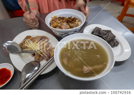 Duck rice, meat and soup 108742916