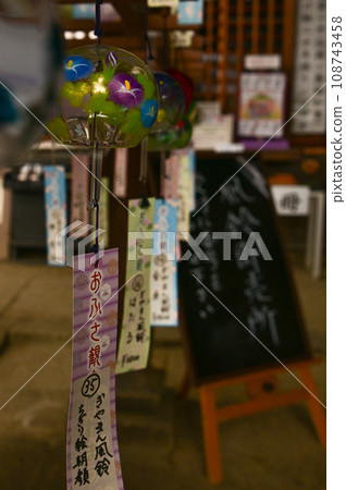 [奈良] 非常令人放鬆的寺廟，有大佛觀音、風鈴、燈籠、玫瑰和肥皂泡。 Cafe Ofusa的刨冰也很好吃。 108743458
