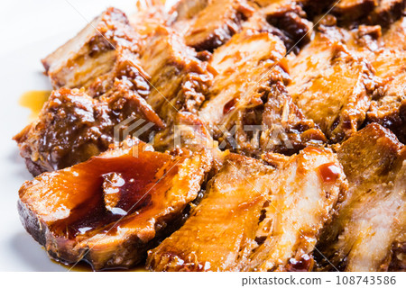 Thick-sliced pork belly chashu 108743586