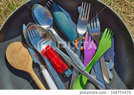 Camping kitchen utensils drying in the sun 108755478