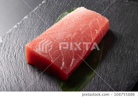 Sanriku Shiogama Higashimono Brand Tuna (Bigeye Tuna, Lean) Northern Pacific Offshore of Japan 108755886