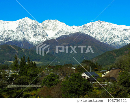 白雪皚皚的北阿爾卑斯山 白馬三山 白雪皚皚的北阿爾卑斯山 白馬三山 108756321
