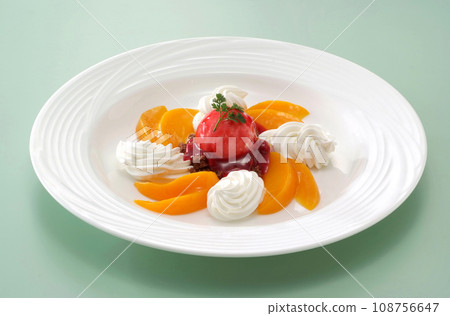 Delicious papaya sweets/papaya & berry ice cream 108756647