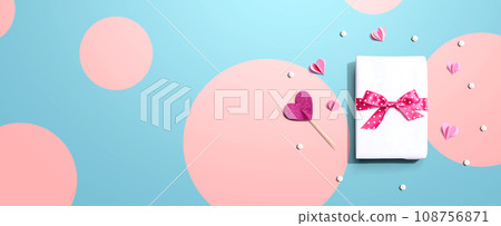 Gift box with pink paper hearts 108756871