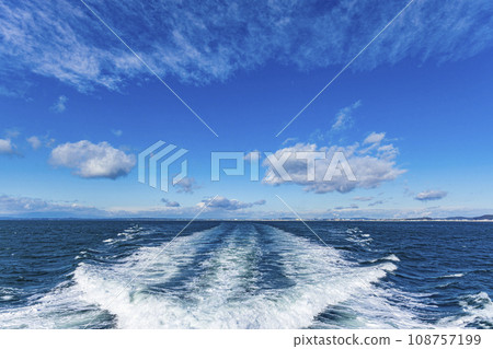 Wake, sun, waves, voyage 108757199