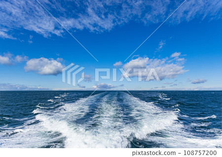 Wake, sun, waves, voyage 108757200