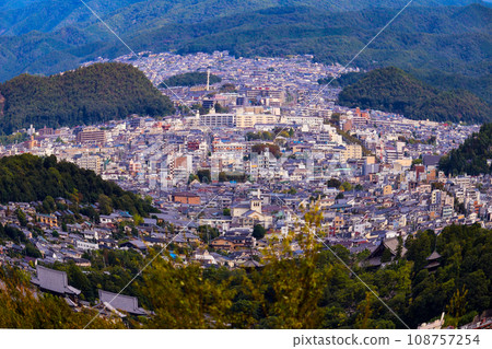 [Fish-eye view of Kyoto] View from the summit of Mt. Higashiyama 108757254