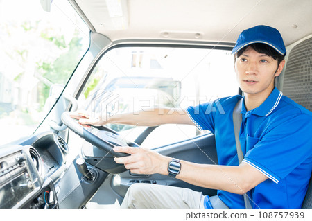 Male delivery staff driving Male delivery staff driving 108757939