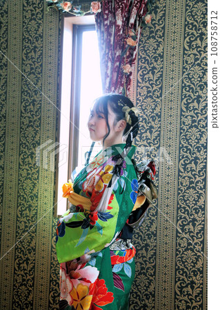 Adult long-sleeved kimono shoot, Japanese woman in green kimono with cute hairstyle Adult long-sleeved kimono shoot, Japanese woman in green kimono with cute hairstyle 108758712