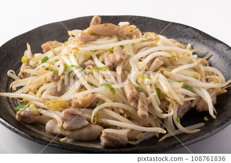 Stir-fried pork offal with salted bean sprouts and green onions Stir-fried pork offal with salted bean sprouts and green onions 108761836