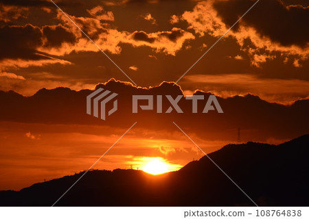 Setting sun Setting sun 108764838