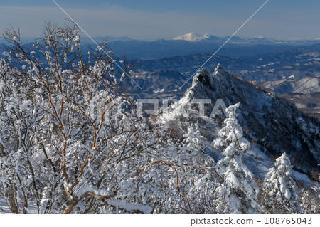 冬天從劍峰山登山道看到的淺間山 108765043