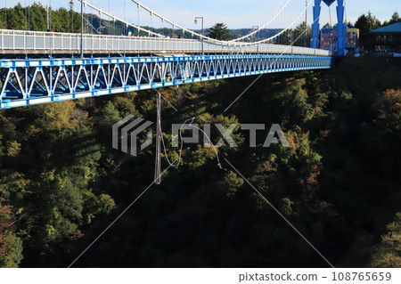 Bungee jumping from Ryujin Suspension Bridge 108765659