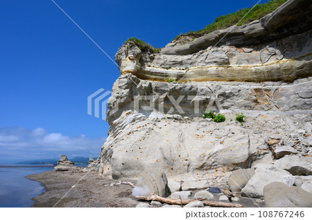 乙部町白子海岸、庫古里岩 108767246