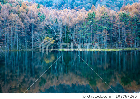 Autumn Yatsugatake, spectacular view of Mishaka Pond 108767269