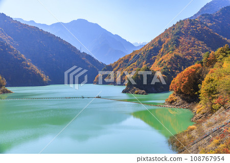 Autumn leaves of Takase Valley Autumn leaves of Takase Valley 108767954