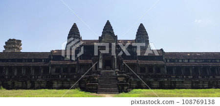Angkor Wat front view 108769138