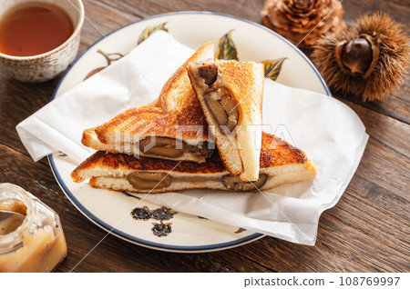 chestnut hot sandwich 108769997