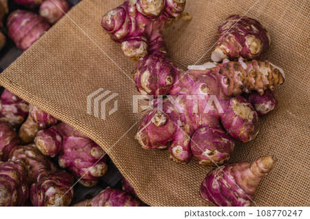 Freshly harvested Jerusalem artichokes 108770247