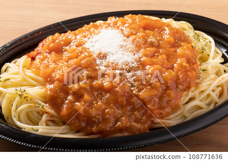 spaghetti with meat sauce spaghetti with meat sauce 108771636