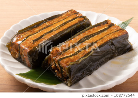 [From Hokkaido] Layered salmon and kelp rolls 108772544