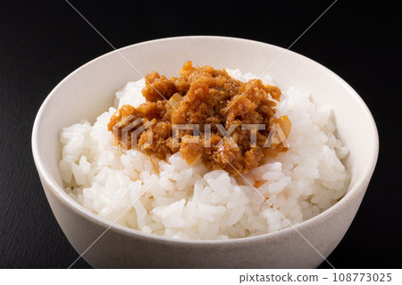 Scallop chili oil (edible chili oil) 108773025