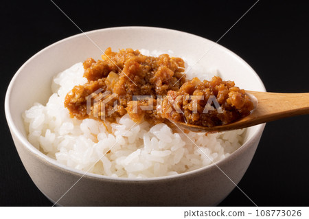 Scallop chili oil (edible chili oil) 108773026