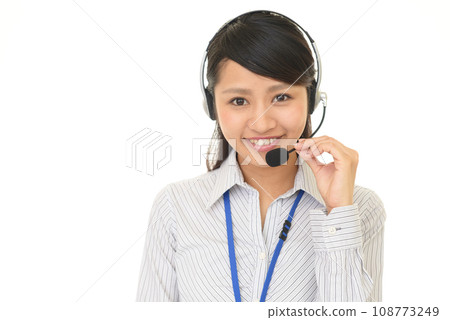 微笑的女操作員 微笑的女操作員 108773249