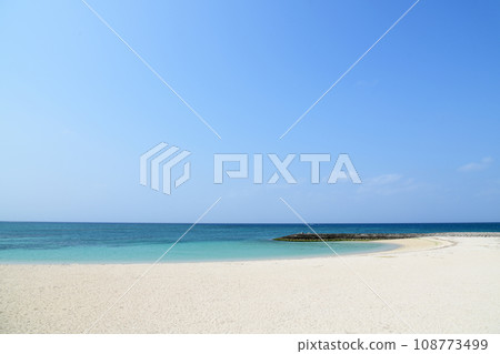 White sand beach 108773499