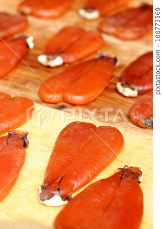 鹿港老街日曬烏魚子 108773569